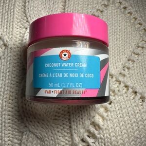 First Aid Beauty Coconut Water Cream (50 ml)